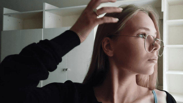 Cô nữ sinh kính cận quyến rũ - mlwydkyd.sbs