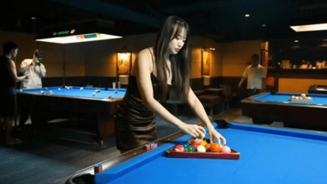 ED-39 - Trải nghiệm em gái làm quán bi-a bím hồng - mlwydkyd.sbs